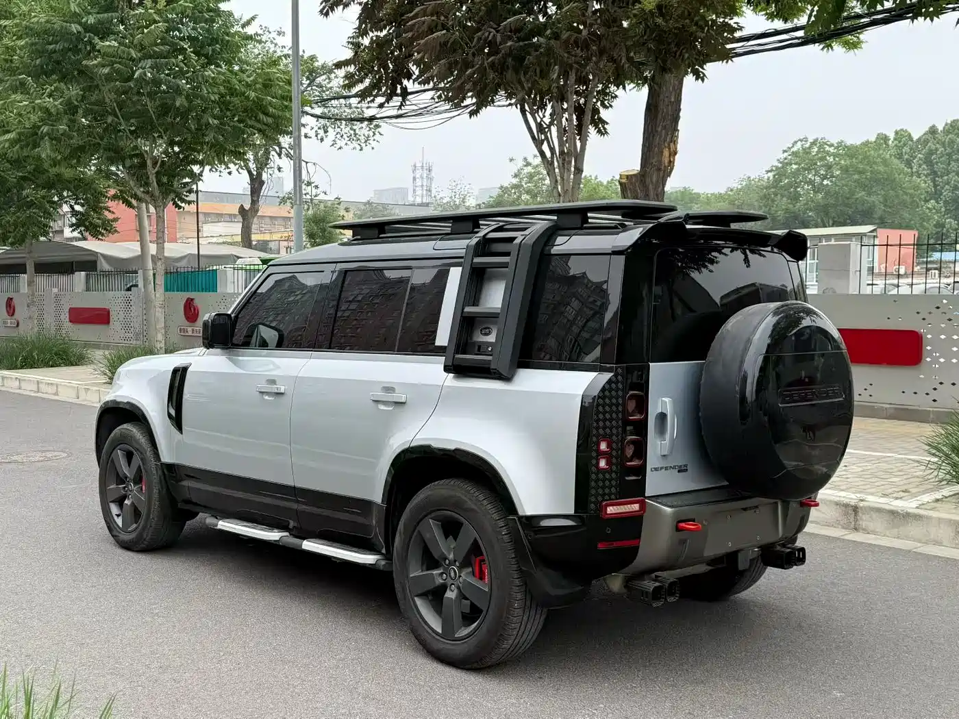 Land Rover Defender 2023 Model 110 3.0T P400 X-DYNAMIC HSE фото 4