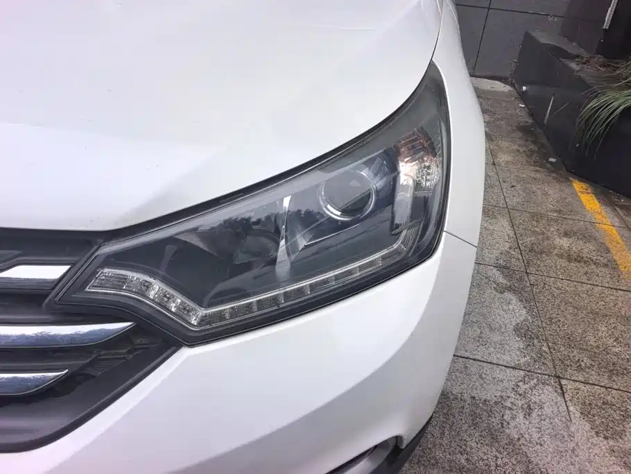 Dongfeng Aeolus Dongfeng Fengshen AX7 2015 2015 2.0L Manual Zhiyi Edition