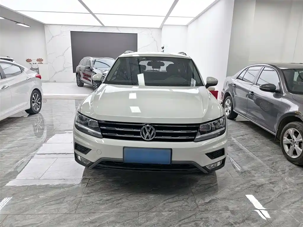 Volkswagen Tiguan L 2018 330TSI Automatic 2WD Trend Edition фото 2