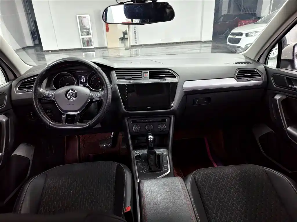 Volkswagen Tiguan L 2018 330TSI Automatic 2WD Trend Edition фото 7