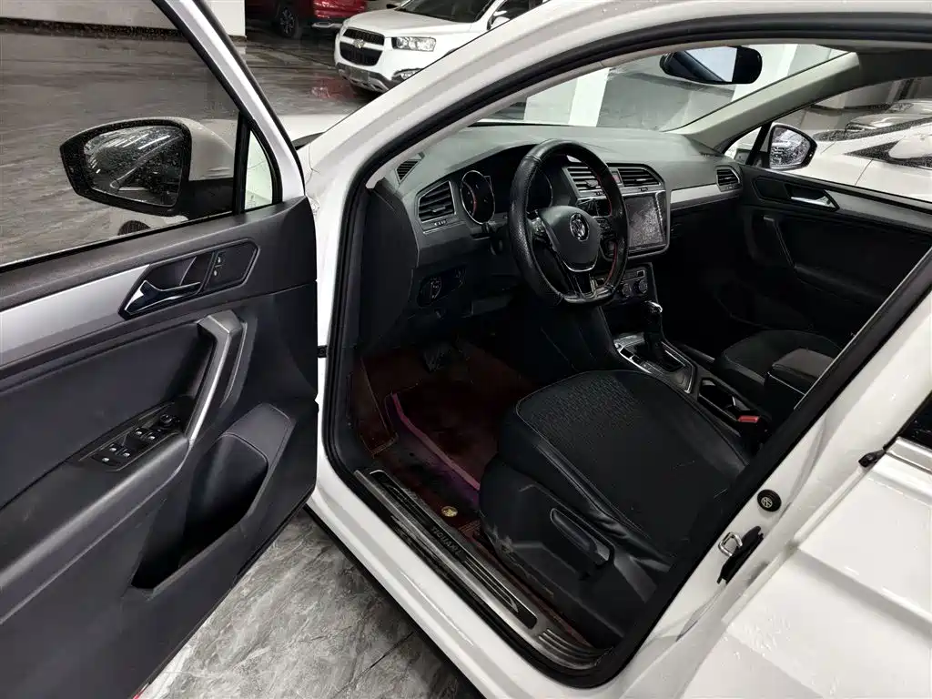 Volkswagen Tiguan L 2018 330TSI Automatic 2WD Trend Edition фото 8