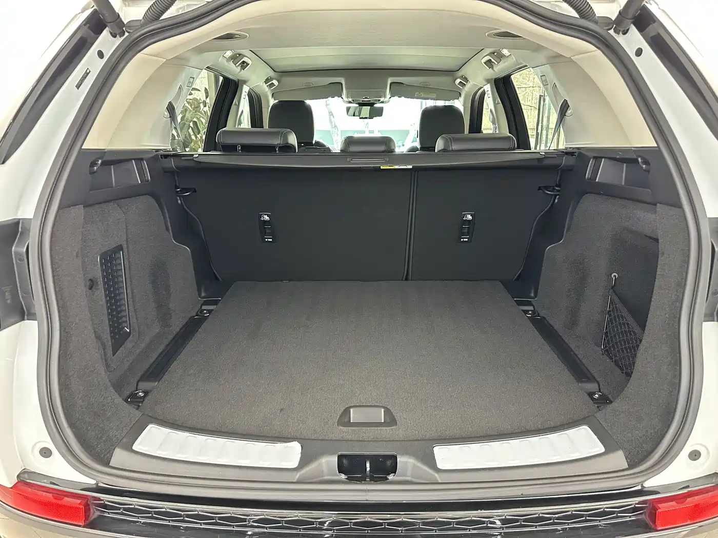 Land Rover Discovery Sport 2024 Luxury Custom Edition фото 29