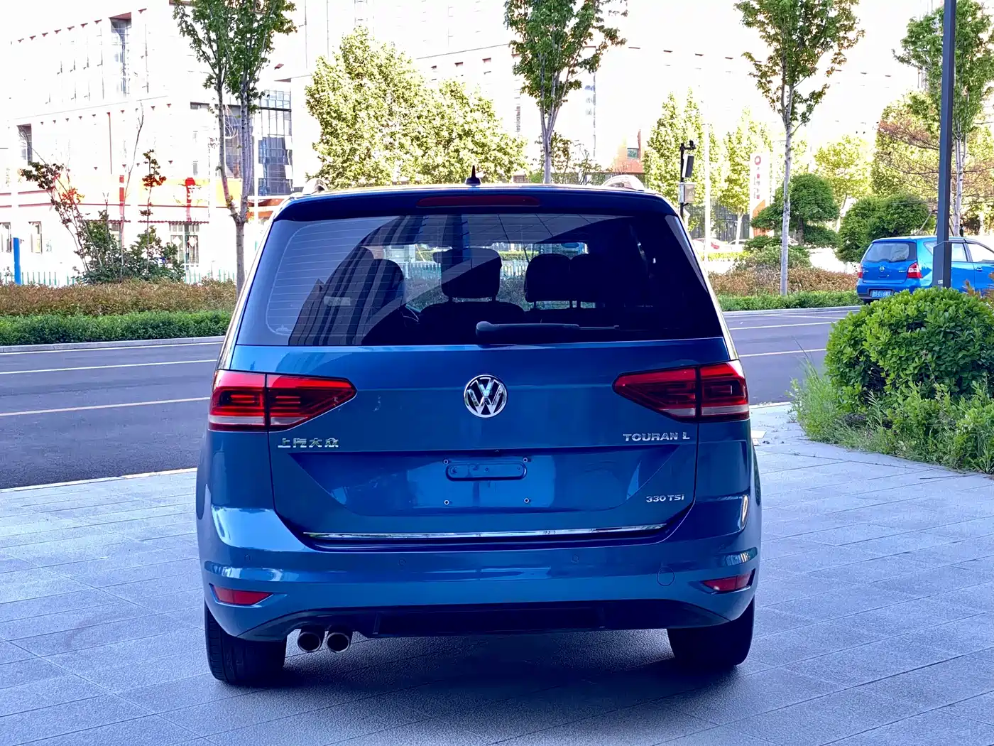 Volkswagen Touran 2018 Touran L 330TSI DSG Luxury фото 8