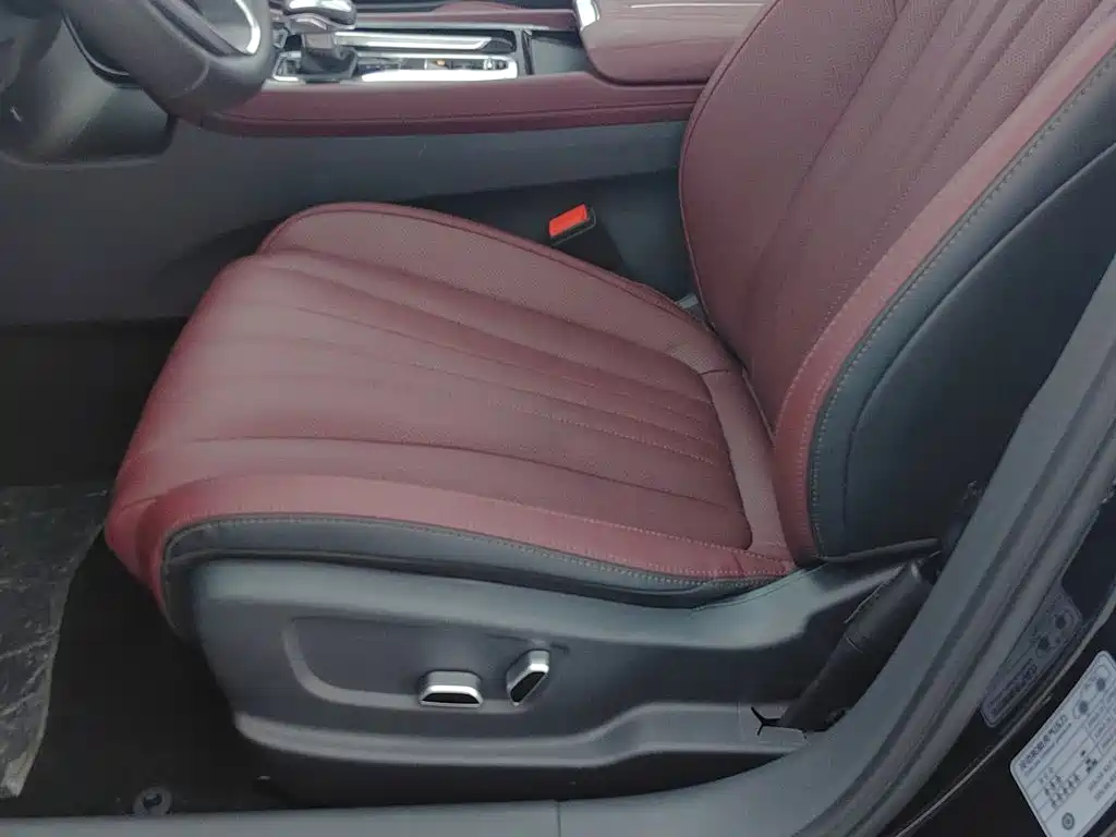 Фото 20 - Hongqi H5
