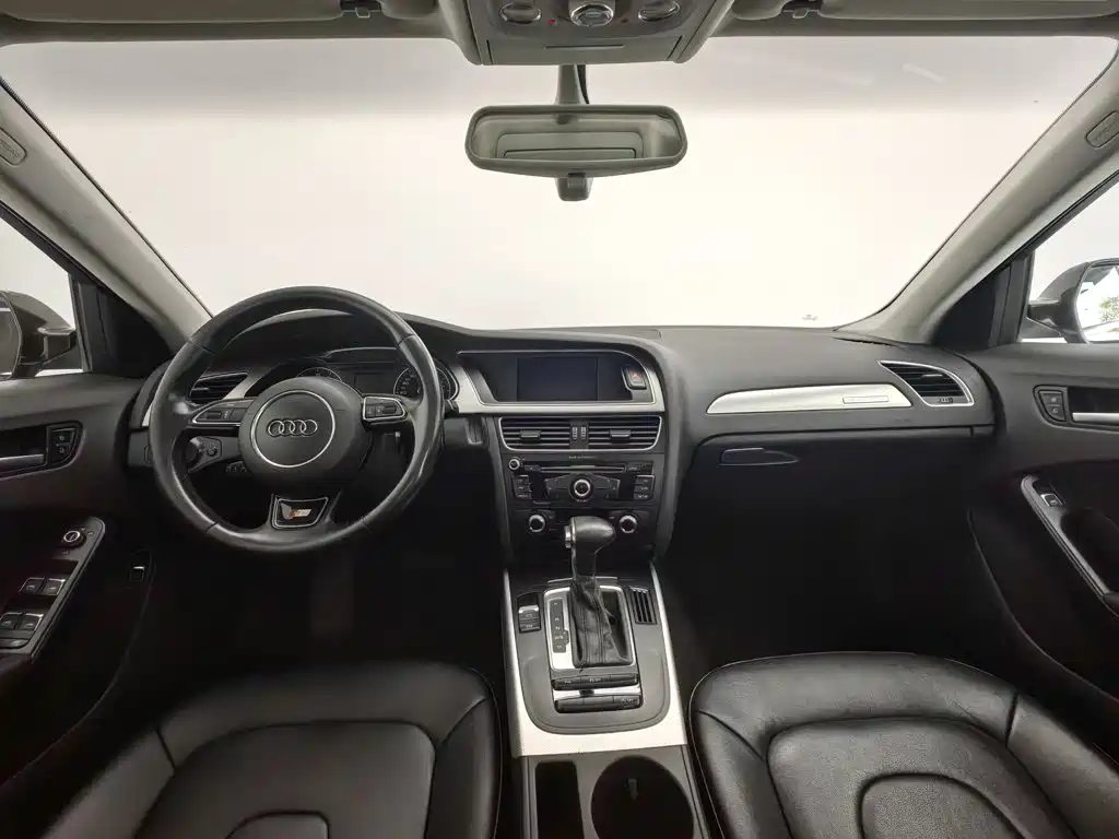 Фото 5 - Audi A4L