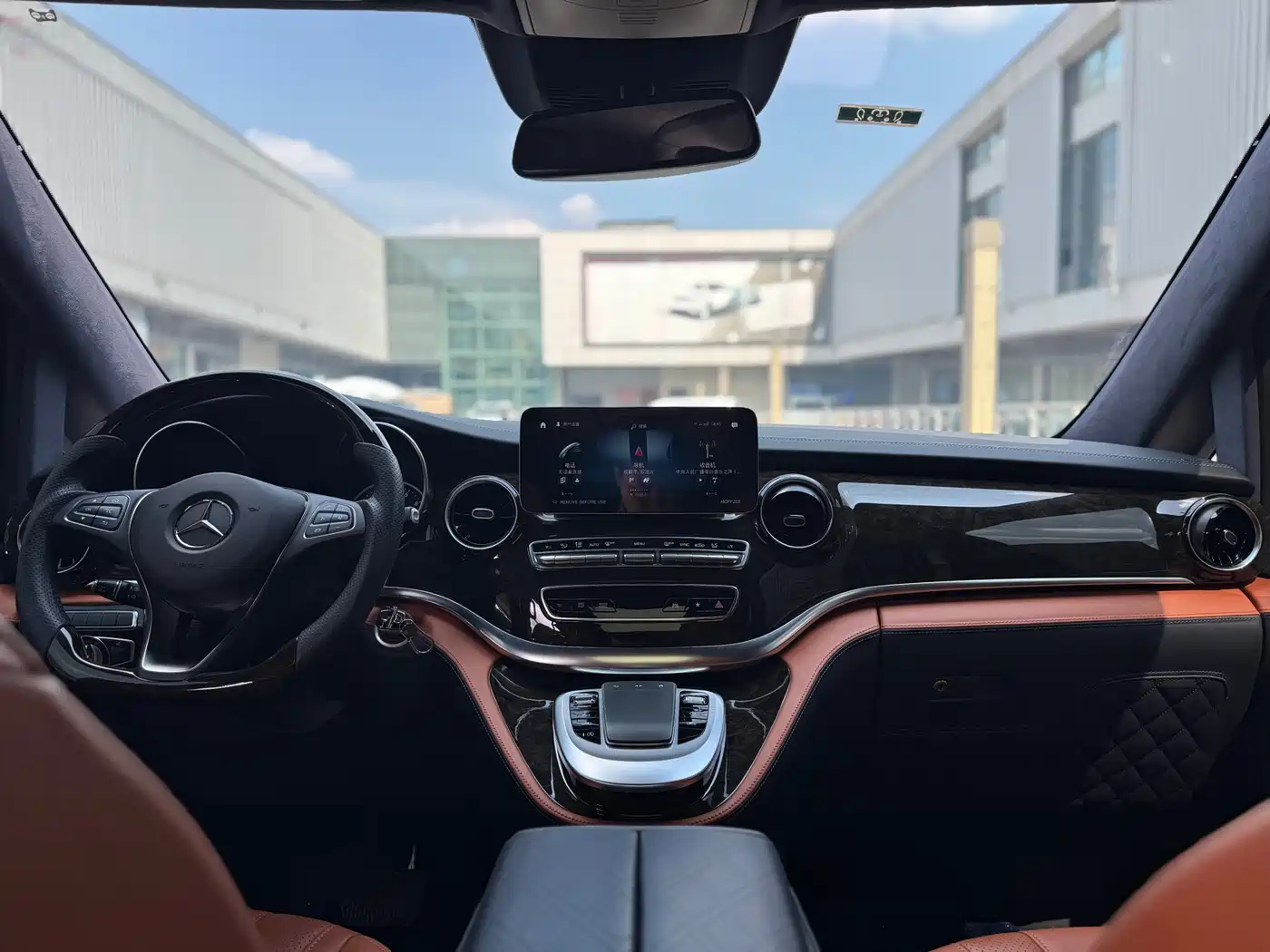 Mercedes-Benz V-Class 2022 V 260 L Long Wheelbase Luxury Edition фото 8