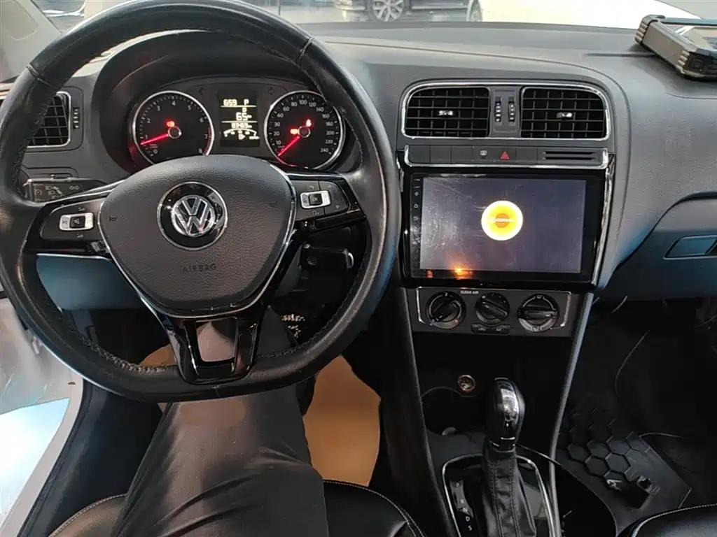 Volkswagen Polo 2016 1.6L Automatic Comfort фото 10