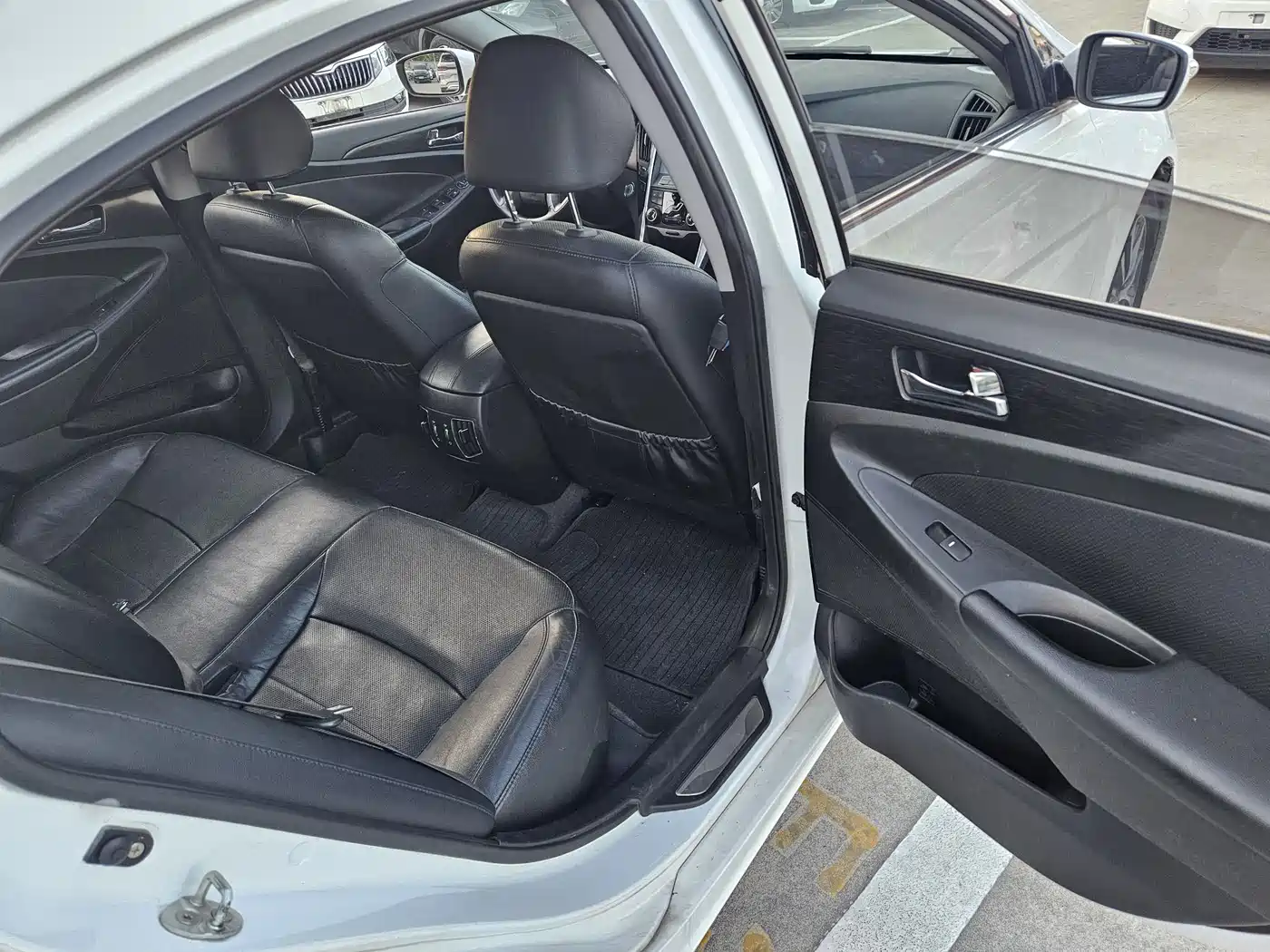 Hyundai Sonata 2013 2.4L Automatic Leading Edition (China IV) фото 17