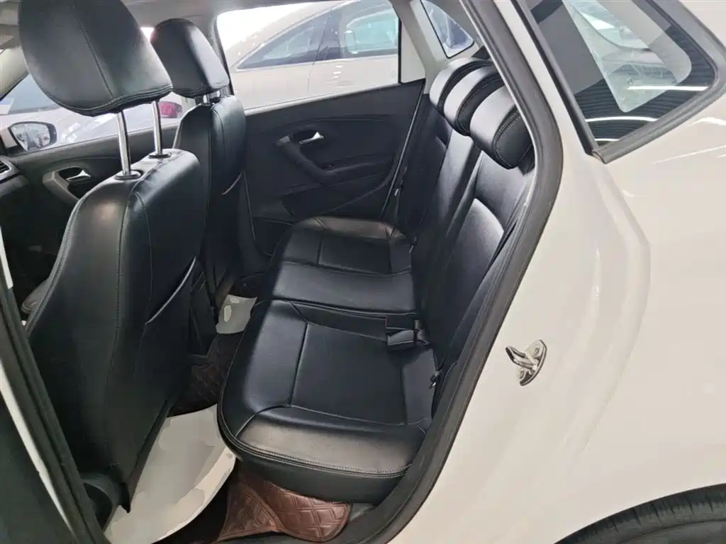 Volkswagen Polo 2016 1.6L Automatic Comfort фото 17