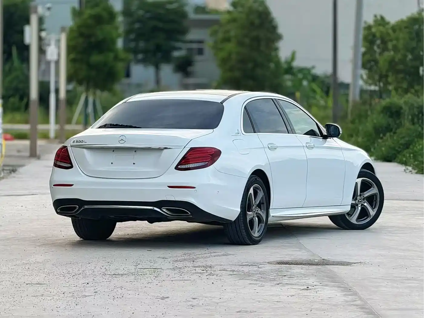 Mercedes-Benz E-Class 2016 E 300 L Sport Luxury фото 2