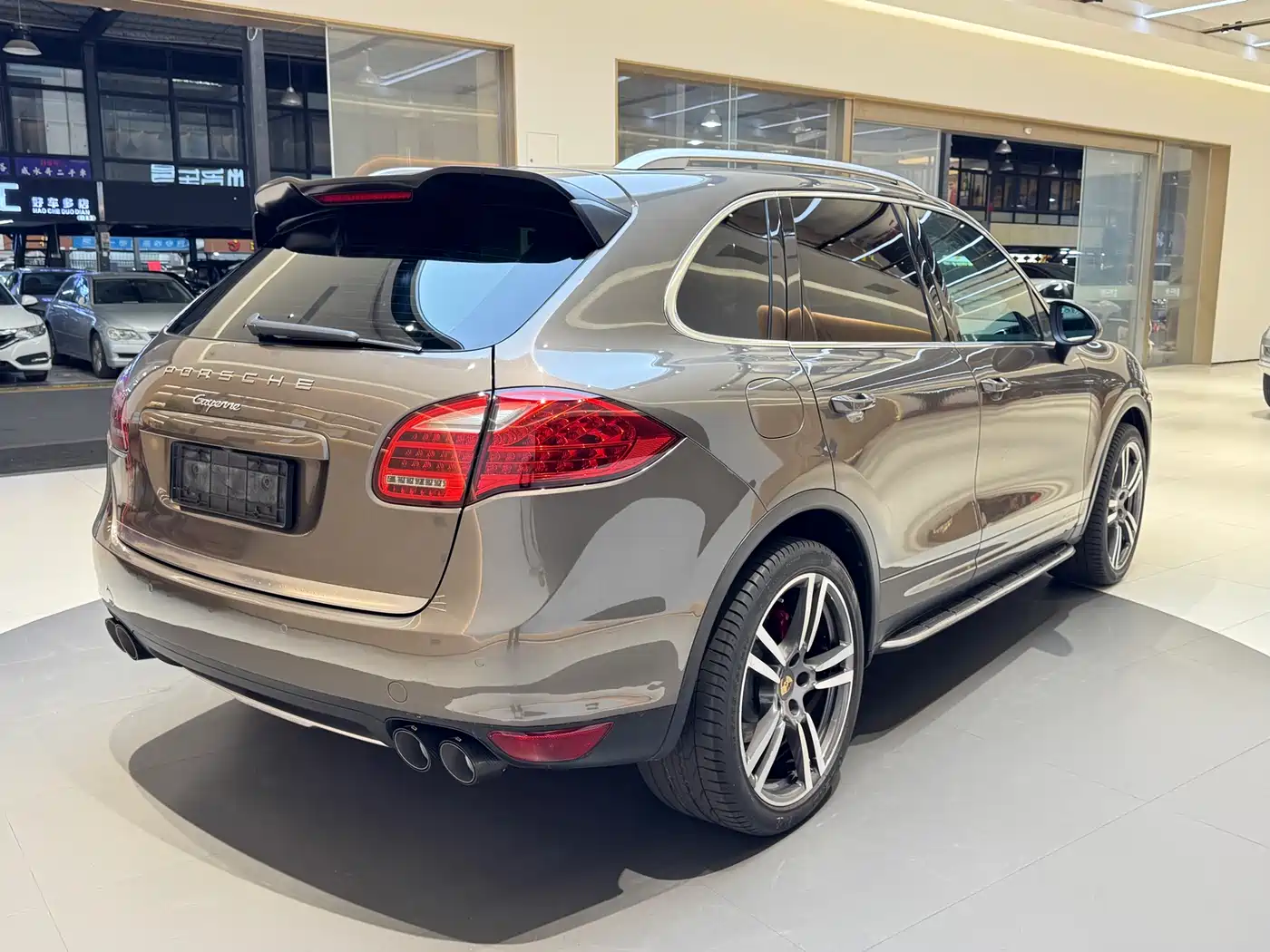 Porsche Cayenne 2014 Cayenne Platinum Edition 3.0T фото 7