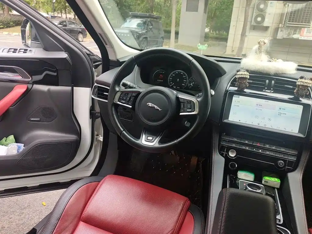 Jaguar F-PACE 2016 2016 2.0T FWD R-Sport Edition