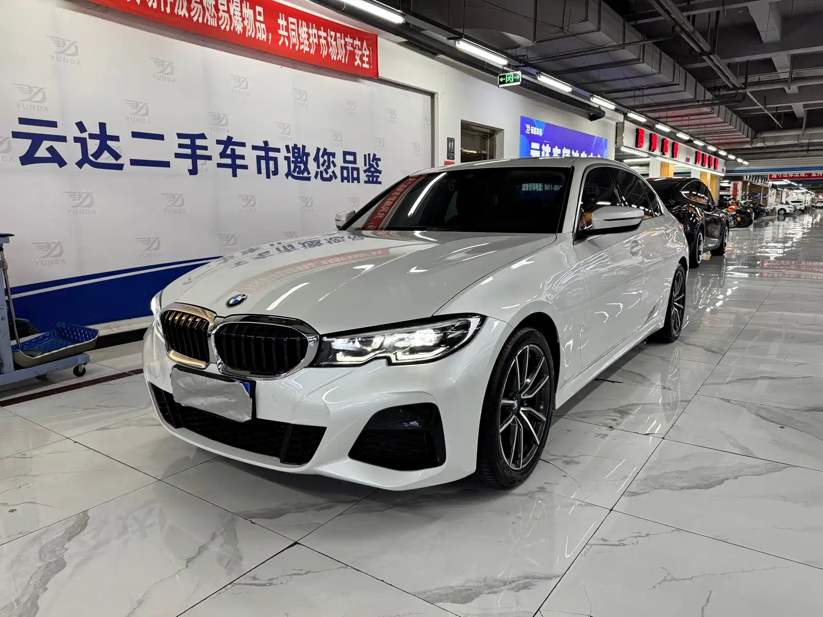 Photo 2 - BMW 3 Series