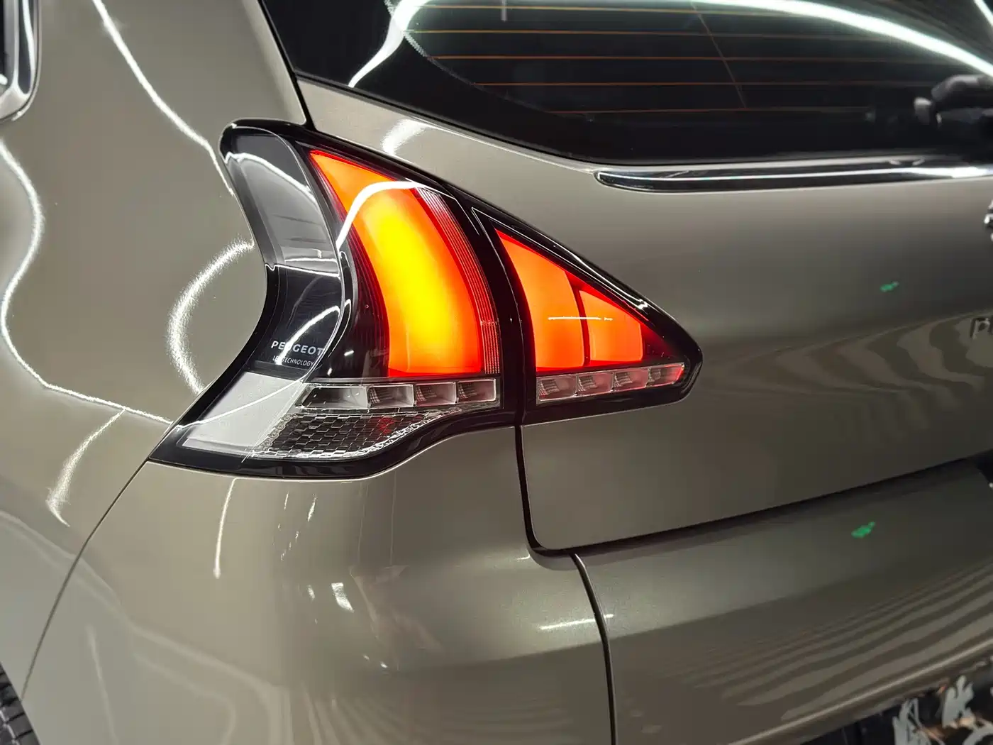 Peugeot 3008 2016 2.0L Automatic Classic Edition фото 24