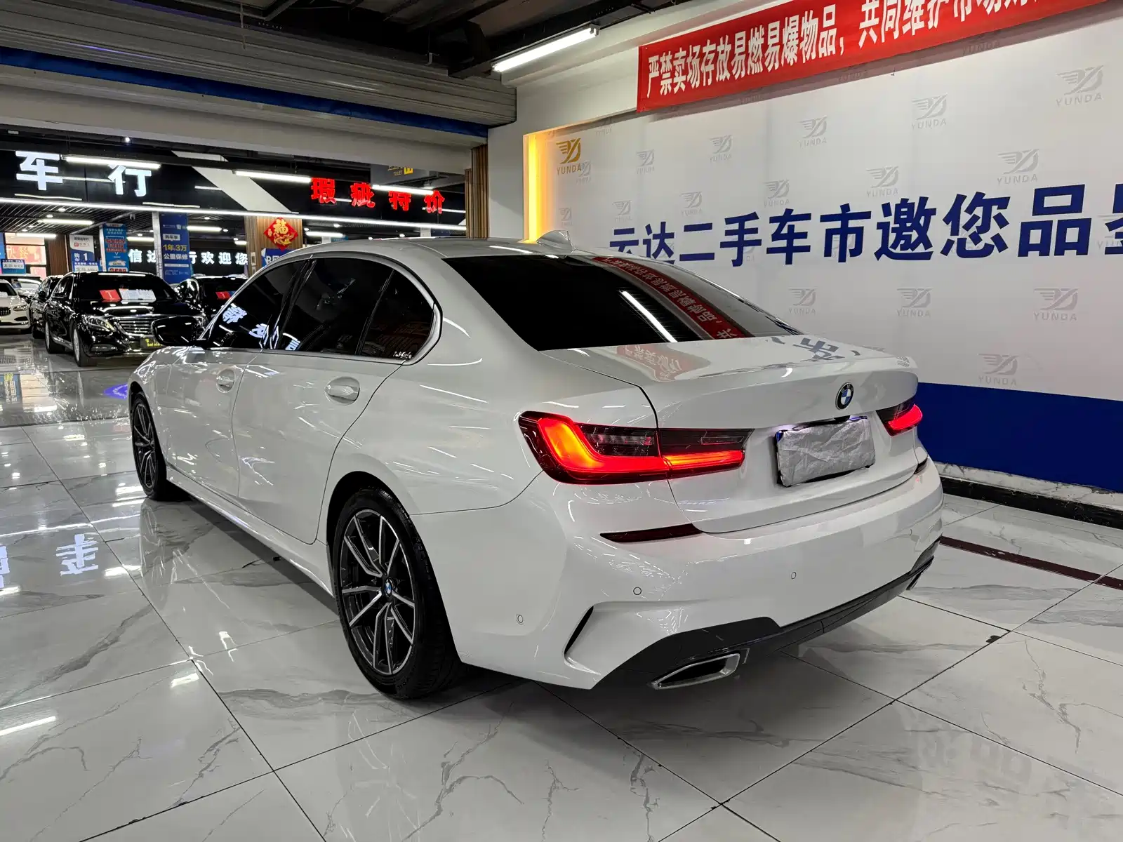 Photo 10 - BMW 3 Series
