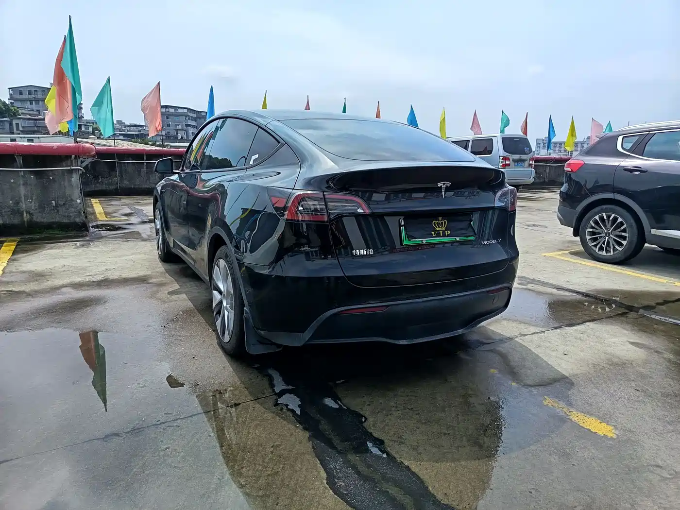 TESLA MODEL Y