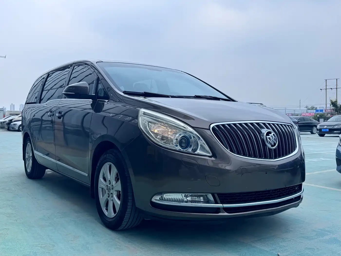 Photo 3 - Buick GL8