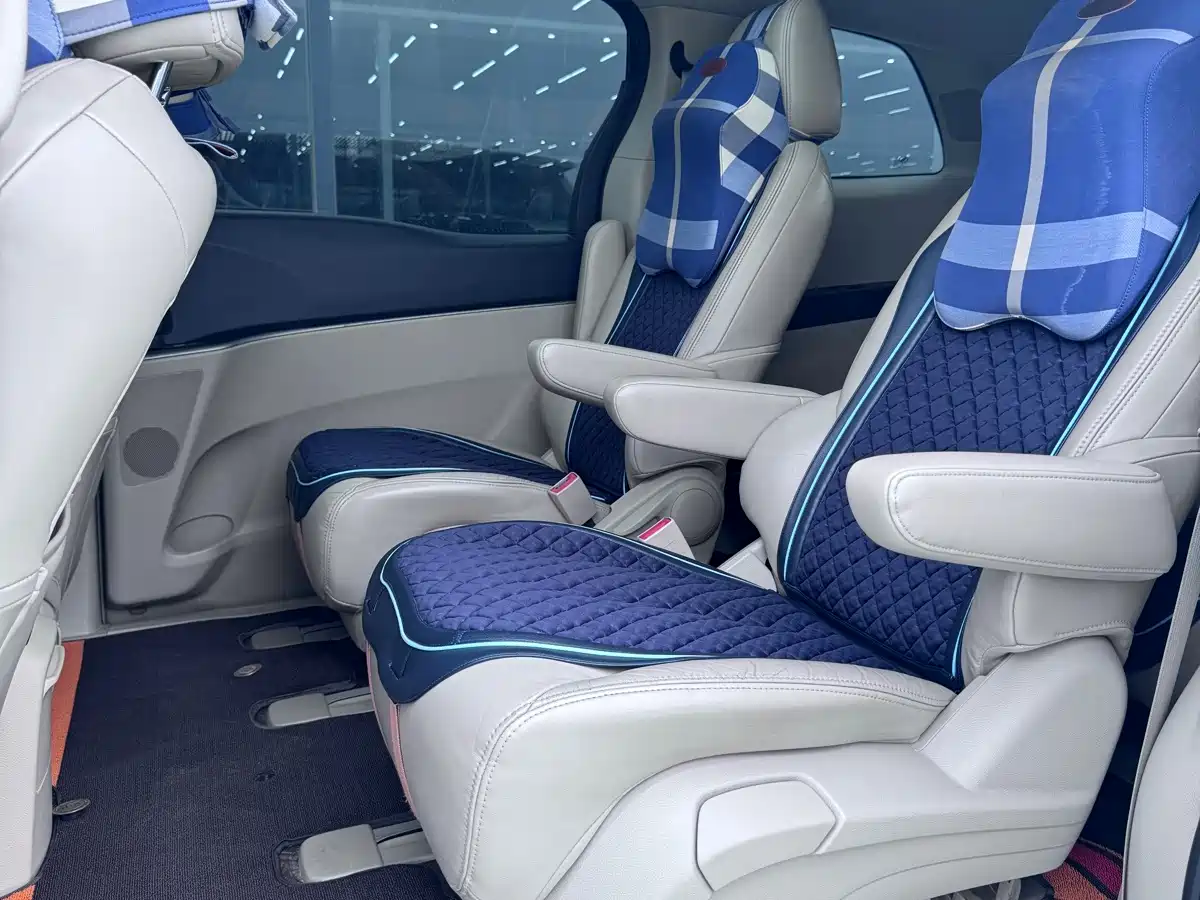 Photo 14 - Buick GL8