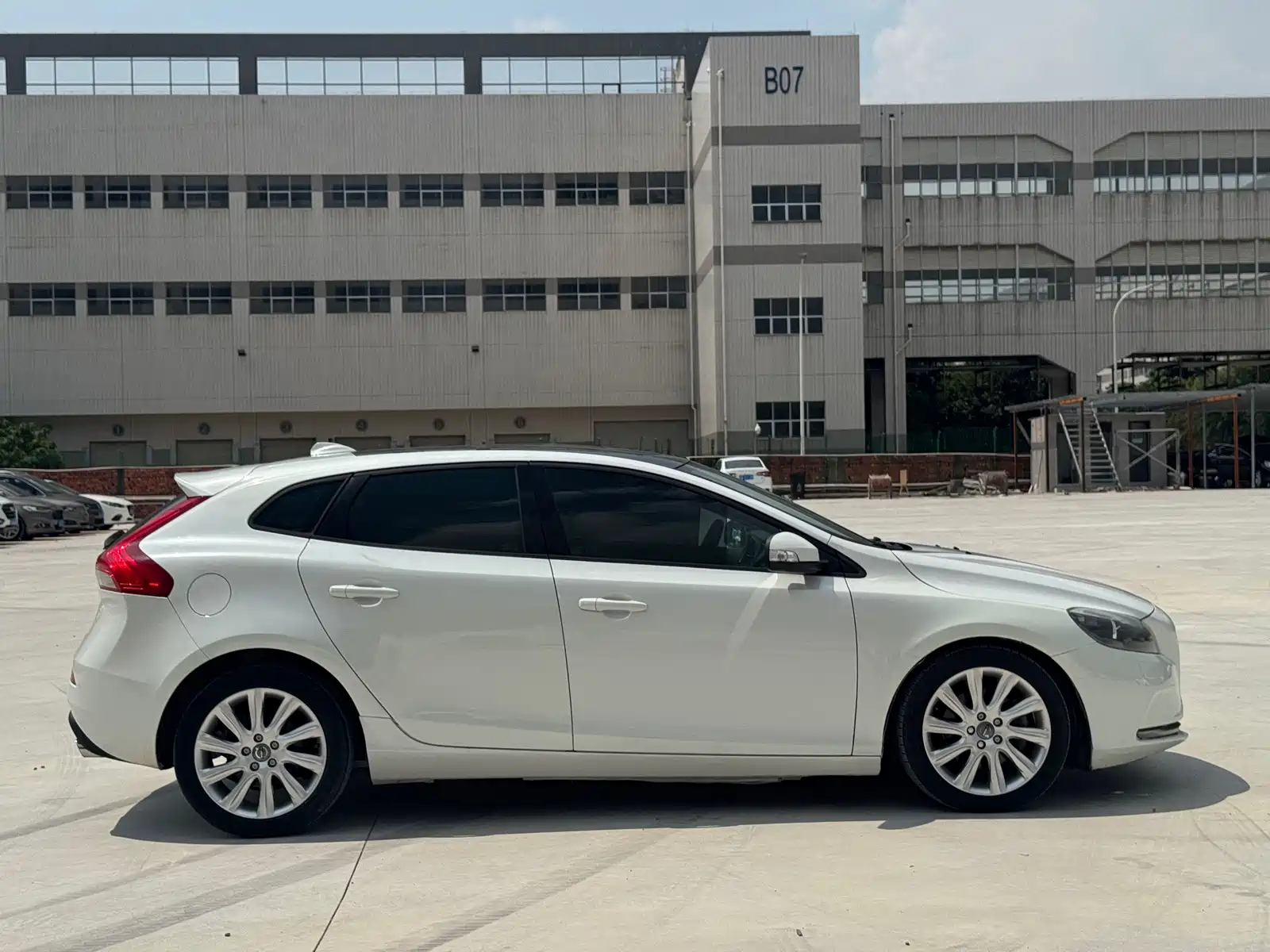 Фото 4 - Volvo V40
