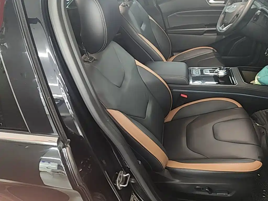 Фото 25 - Ford Edge