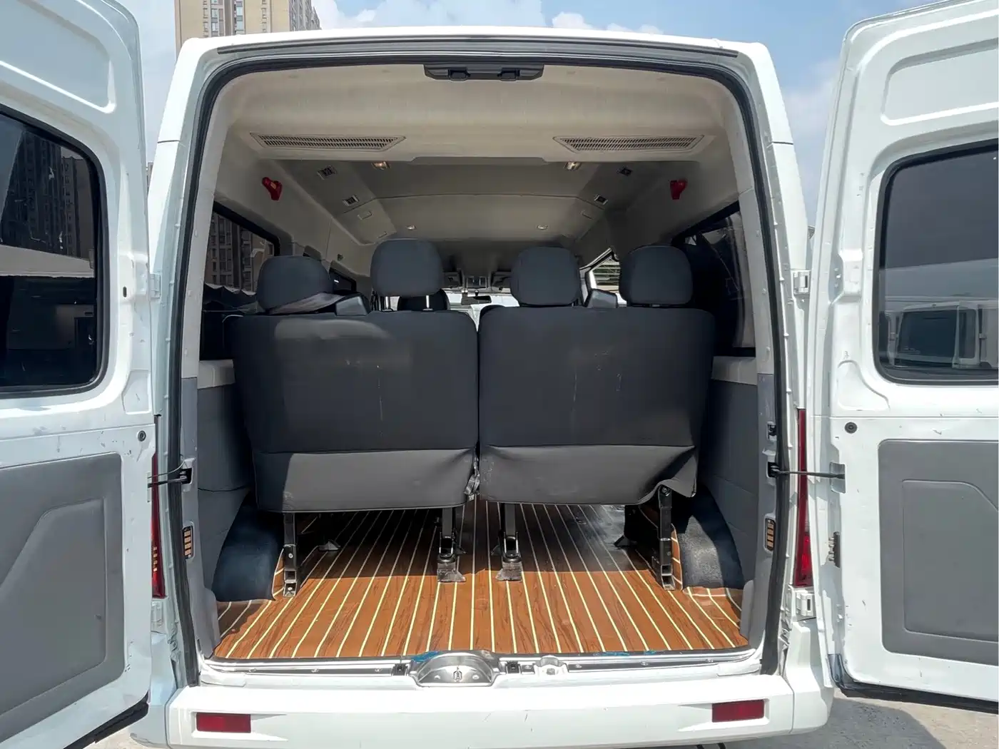 Maxus Xintu V80 2025 2025 PRO Aoyun 2.0T AMT Long Wheelbase Medium Roof 6/7/8/9-Seater