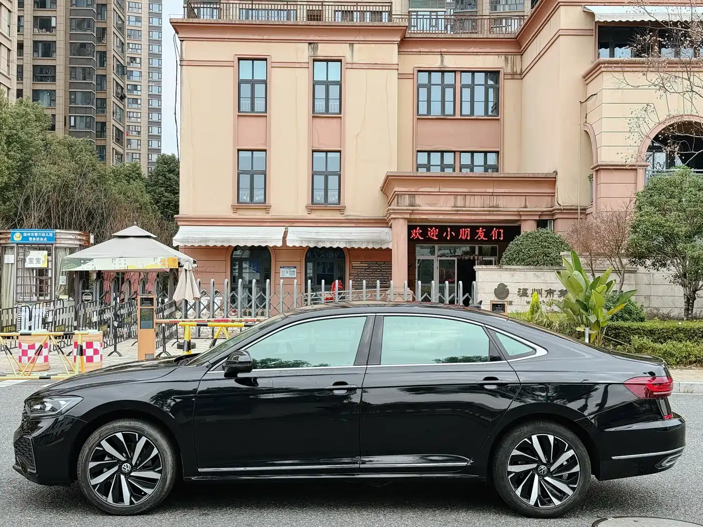 Volkswagen Passat 2023 330TSI Starlight Elite Edition фото 4