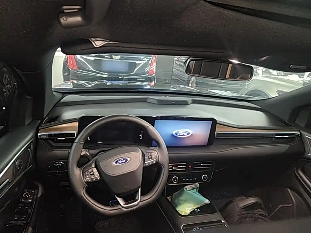 Фото 10 - Ford Edge
