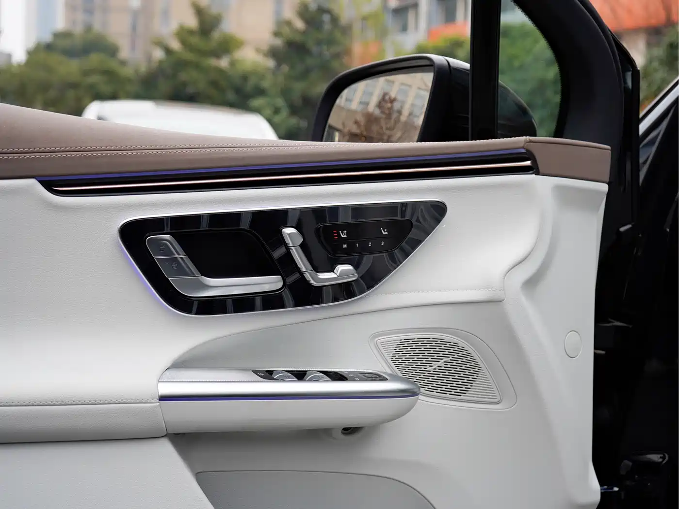 MERCEDES-BENZ EQE SUV