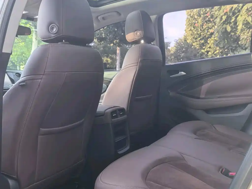 Фото 8 - Buick Envision Plus