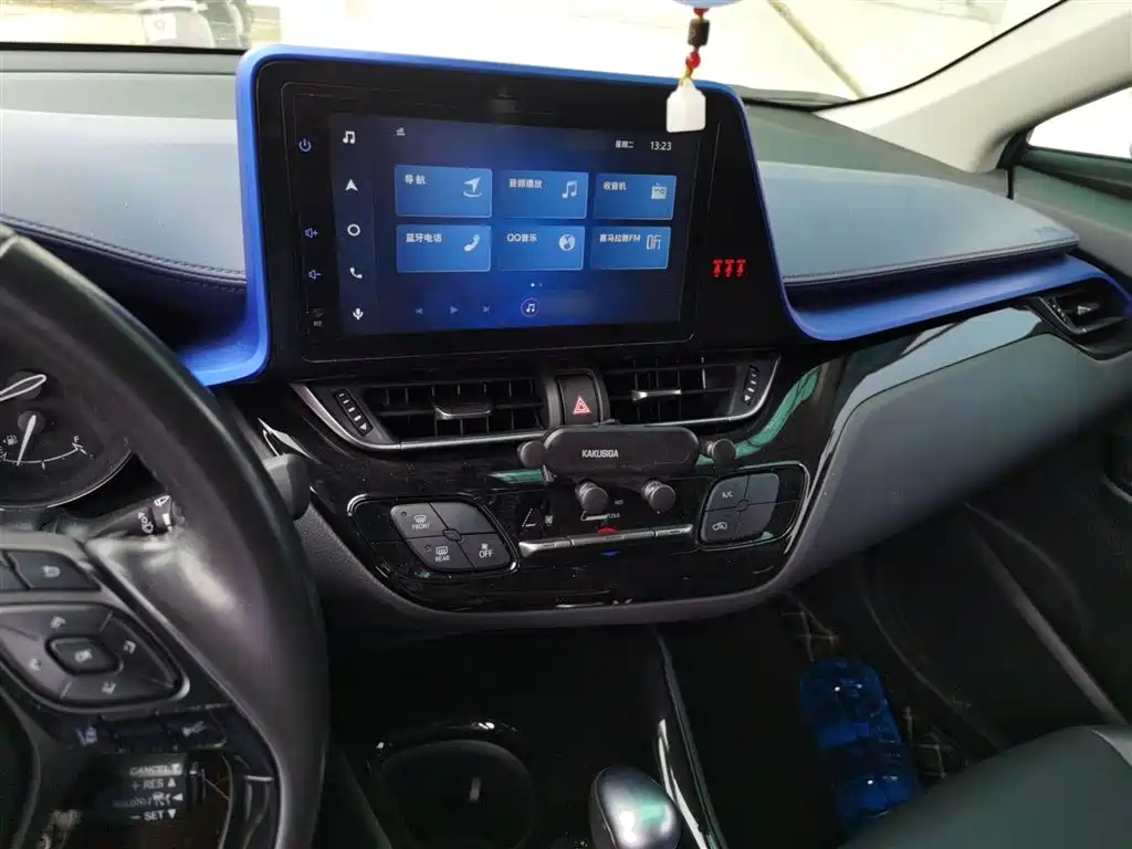Toyota C-HR 2021 2.0L Luxury Edition фото 6
