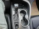 Фото 14 - Toyota Camry