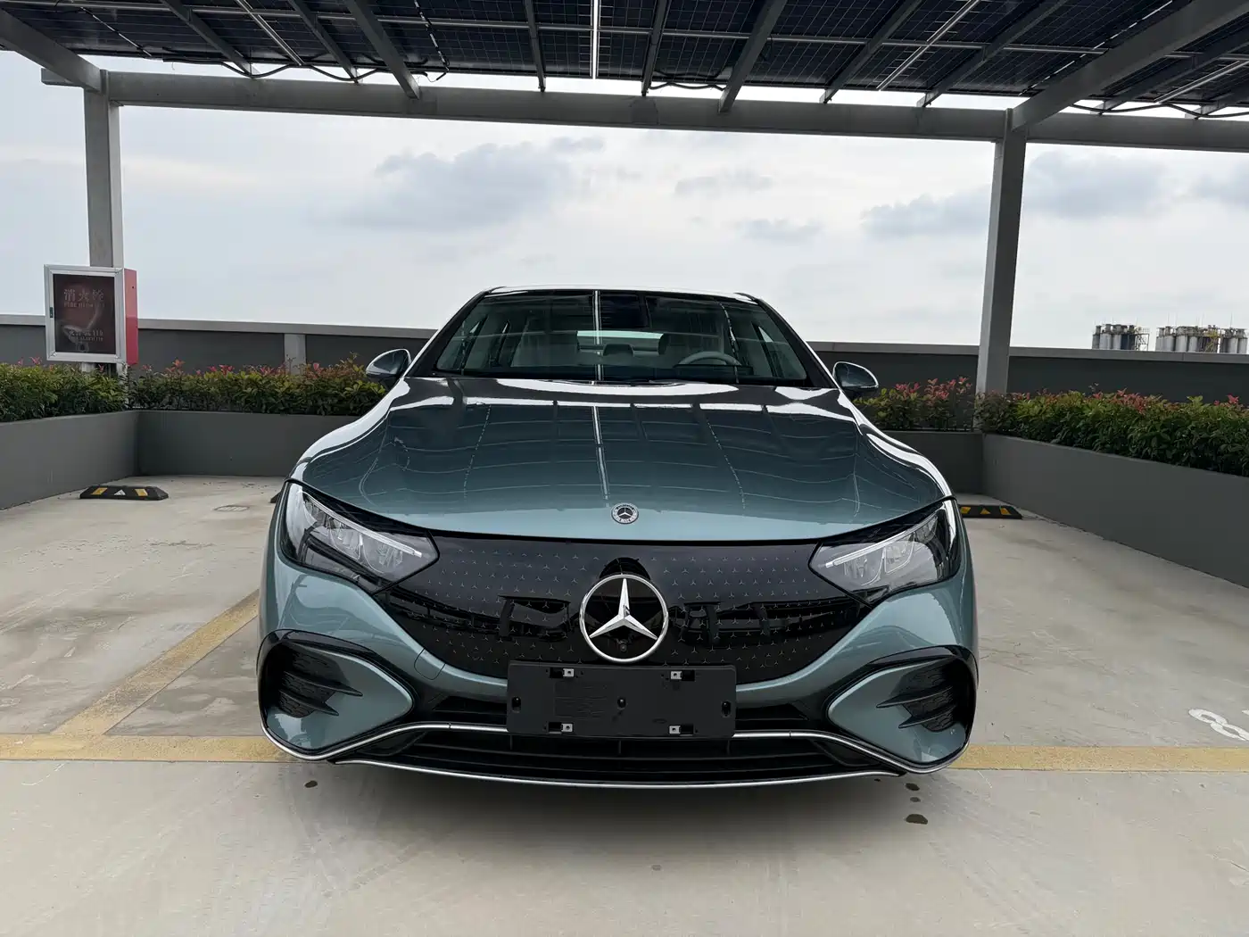 Mercedes-Benz EQE 2025 Model 500 4MATIC Luxury Edition фото 2
