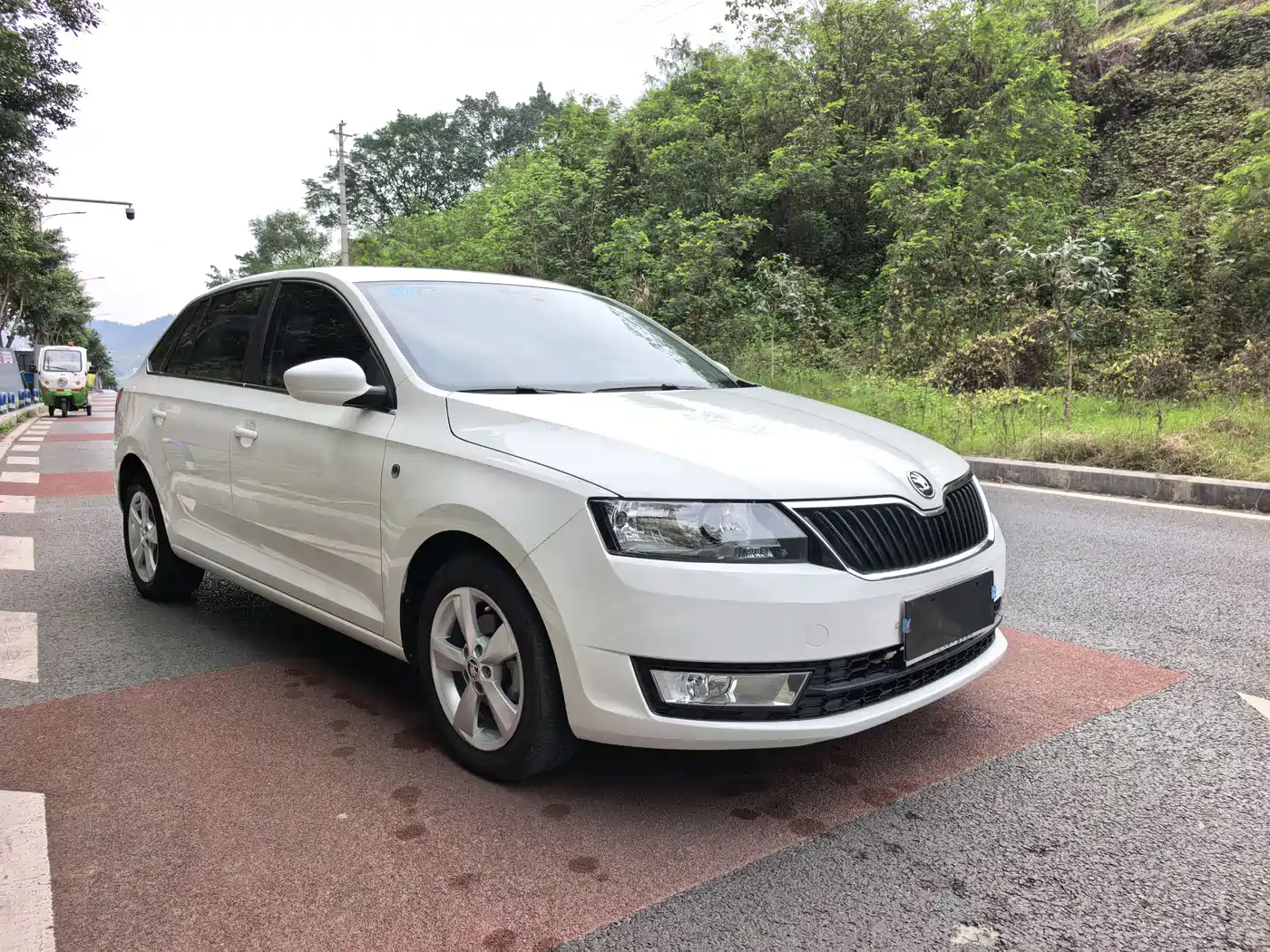 Škoda Skoda Rapid Spaceback 2016 Facelift 1.6L Automatic Innovation Edition фото 3