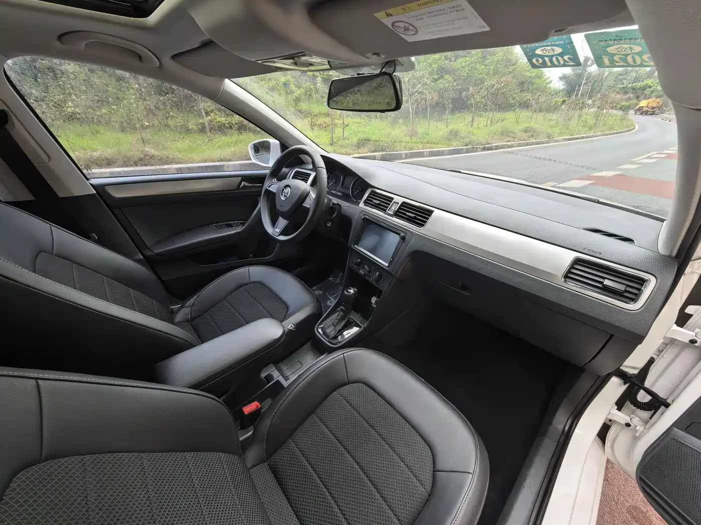 Škoda Skoda Rapid Spaceback 2016 Facelift 1.6L Automatic Innovation Edition фото 11