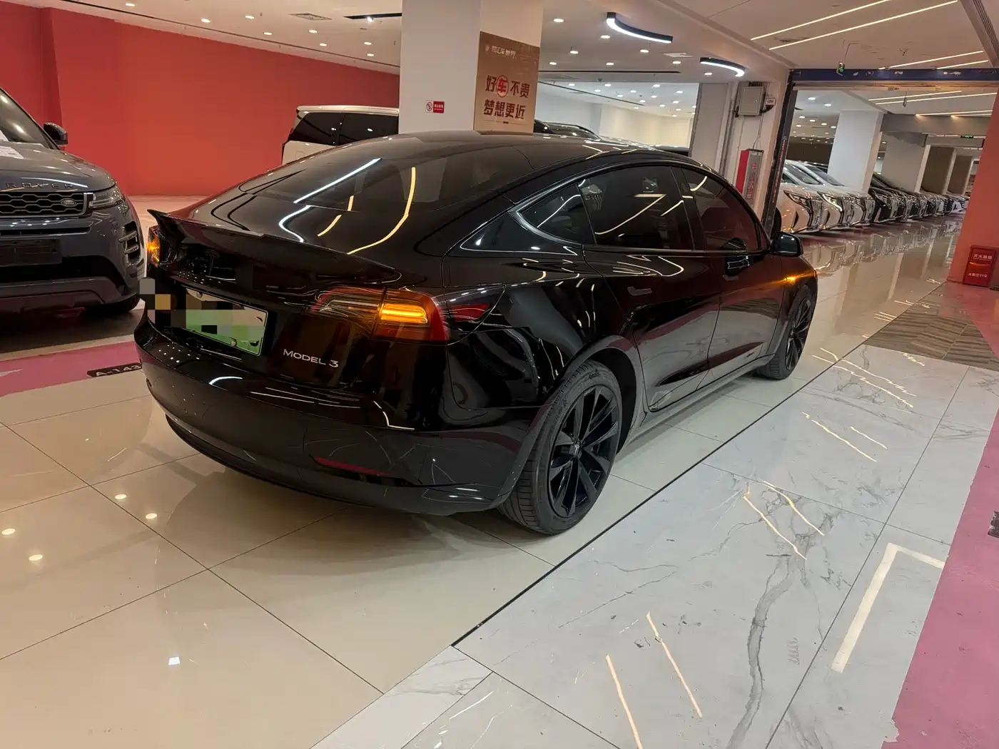 TESLA MODEL 3