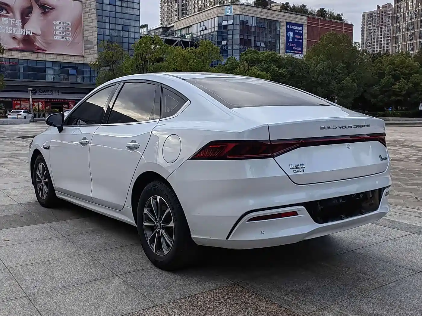 BYD Qin PLUS 2023 Champion Edition DM-i 55KM Leading фото 3