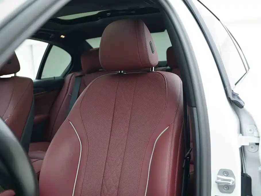 Photo 13 - BMW 5 Series