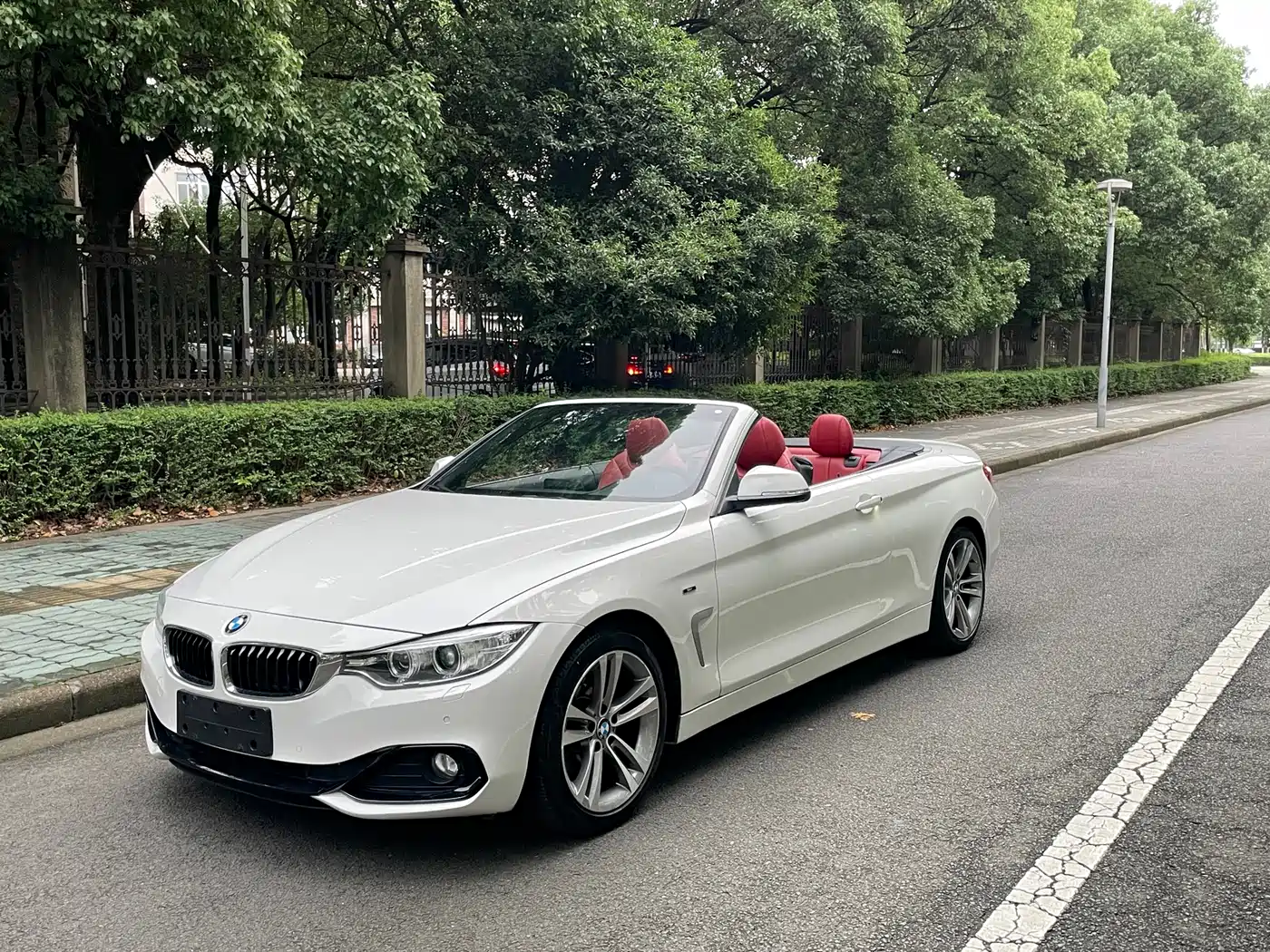 BMW 4 Series 2014 420i Convertible Luxury Design Package