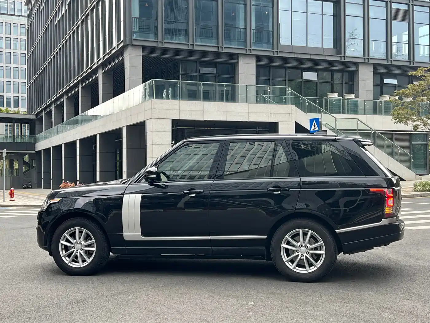 LAND ROVER RANGE ROVER