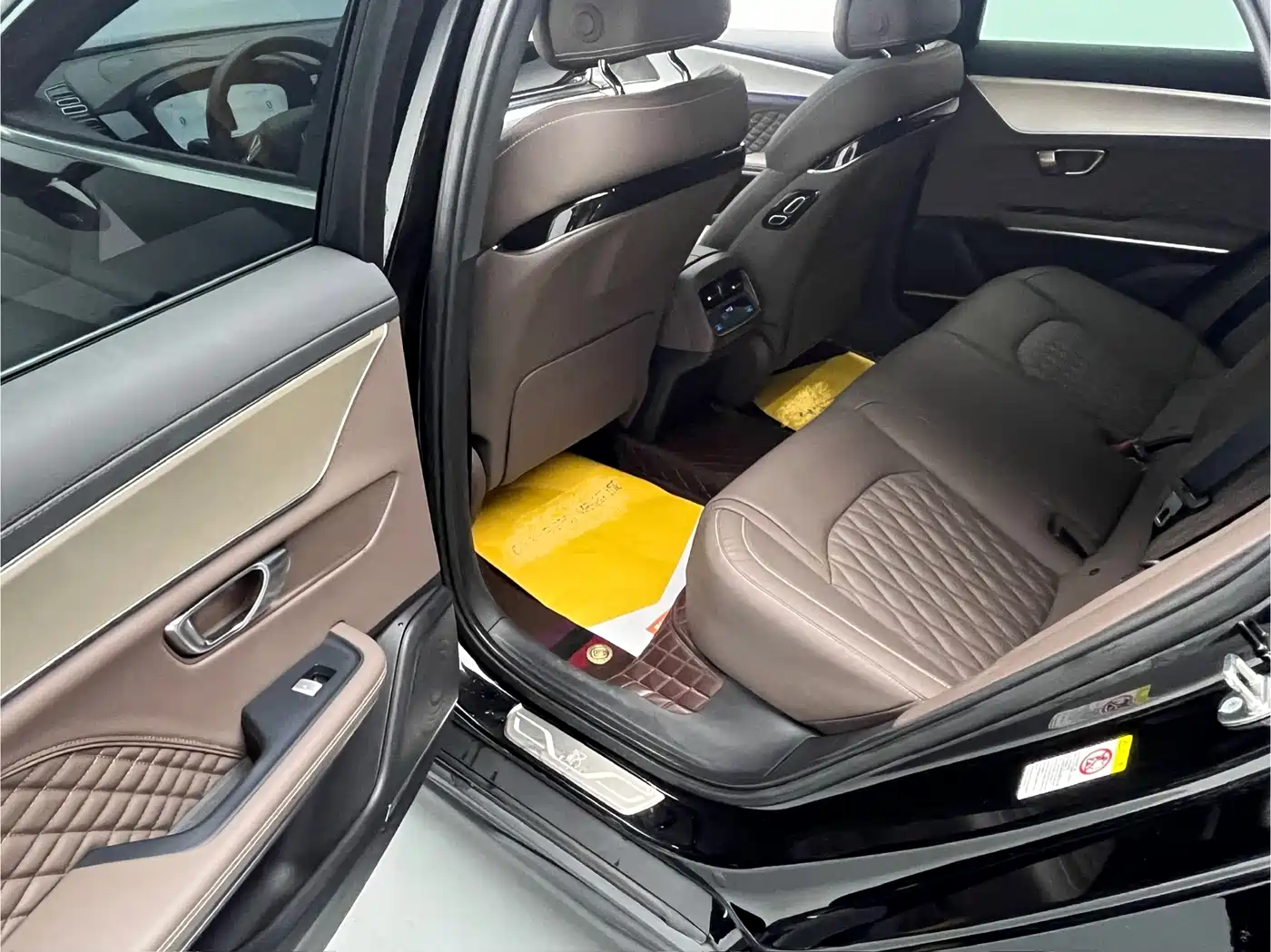 BYD Han 2024 DM-i Glory Edition 121KM Premium фото 12