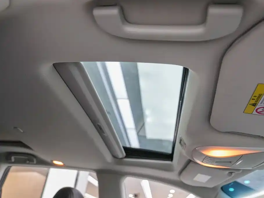 Photo 13 - Infiniti QX60 (Import)