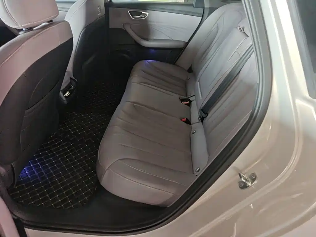 Roewe M7 DMH 2025 2025 1.5T 115km Mid-range