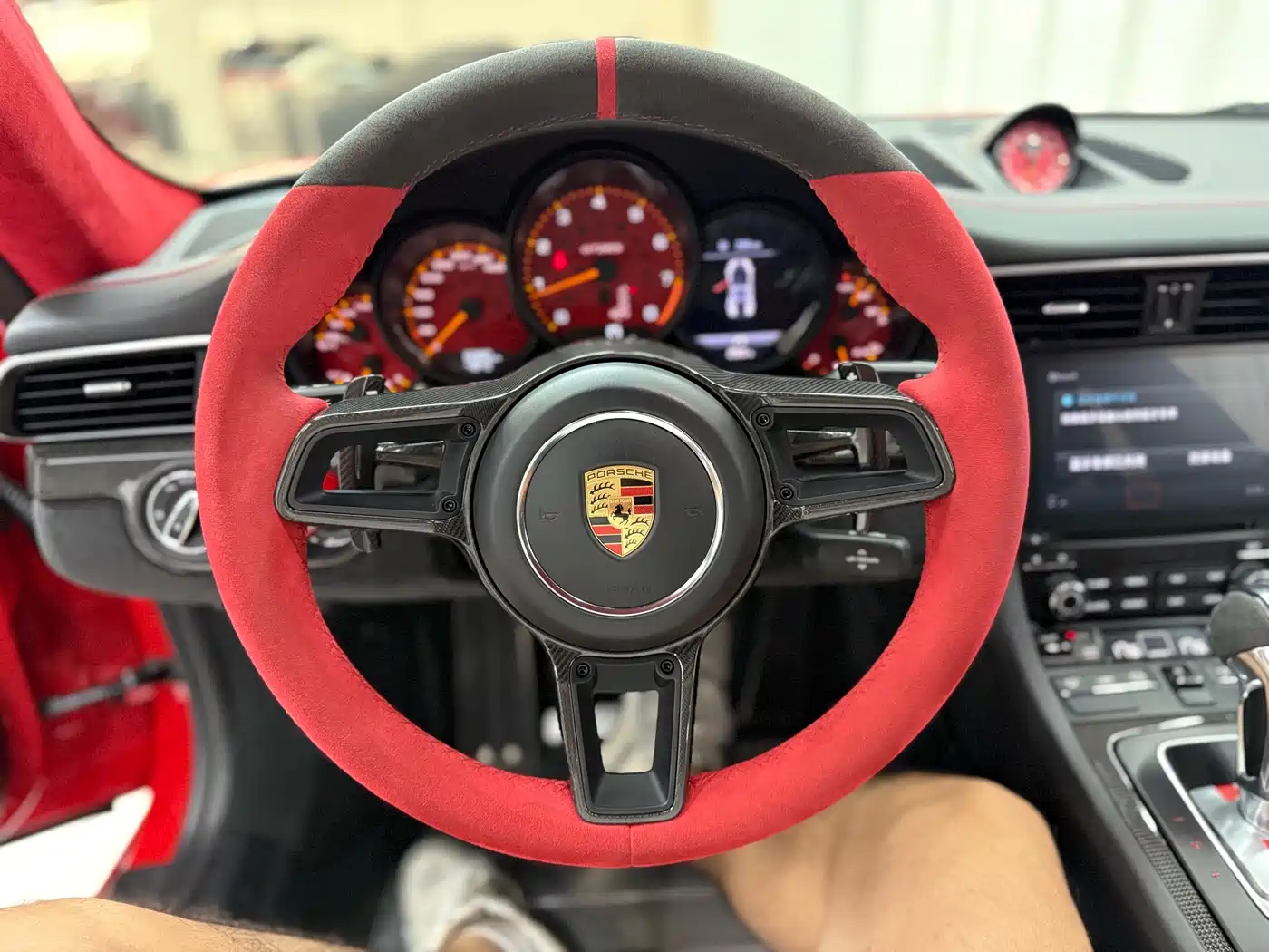 Porsche 911 2018 GT2 RS 3.8T фото 10