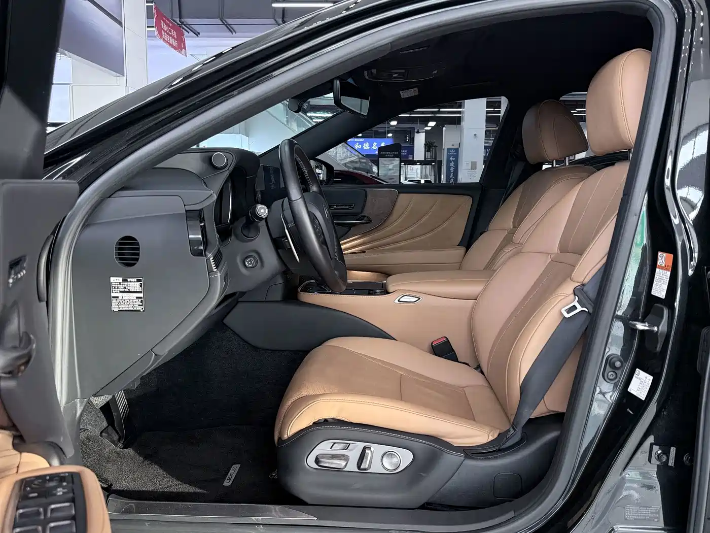 Lexus LS 2022 2021 500h Excellence Edition