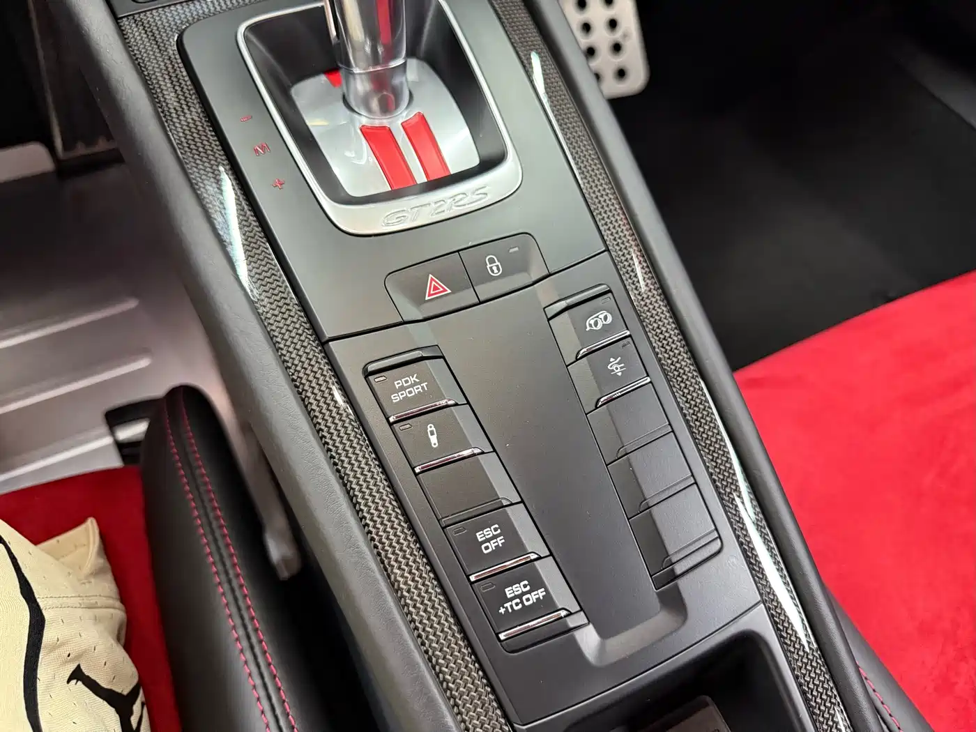 Porsche 911 2018 GT2 RS 3.8T фото 13
