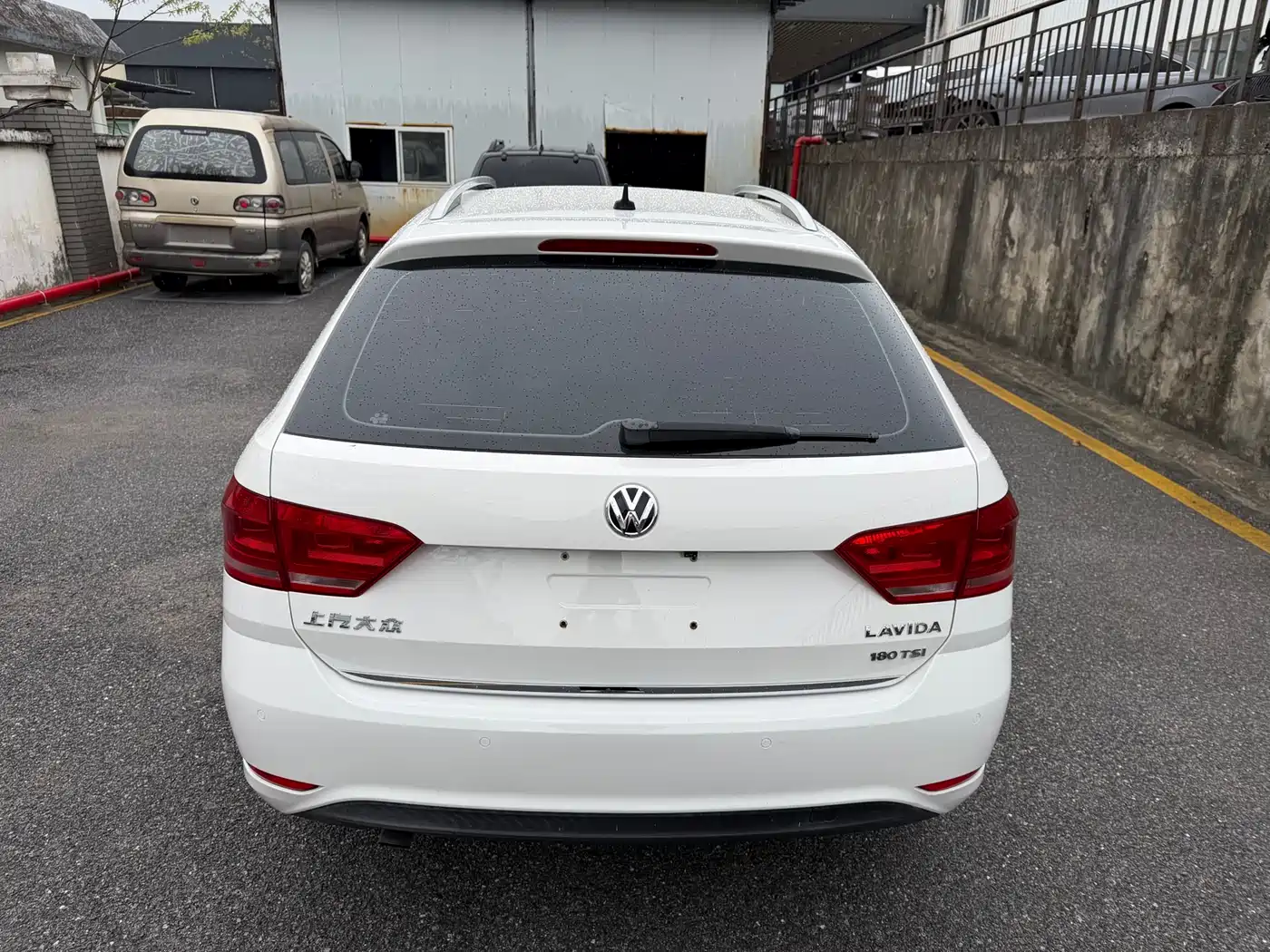 Volkswagen Lavida Tour 2017 180TSI DSG Comfort Edition фото 6