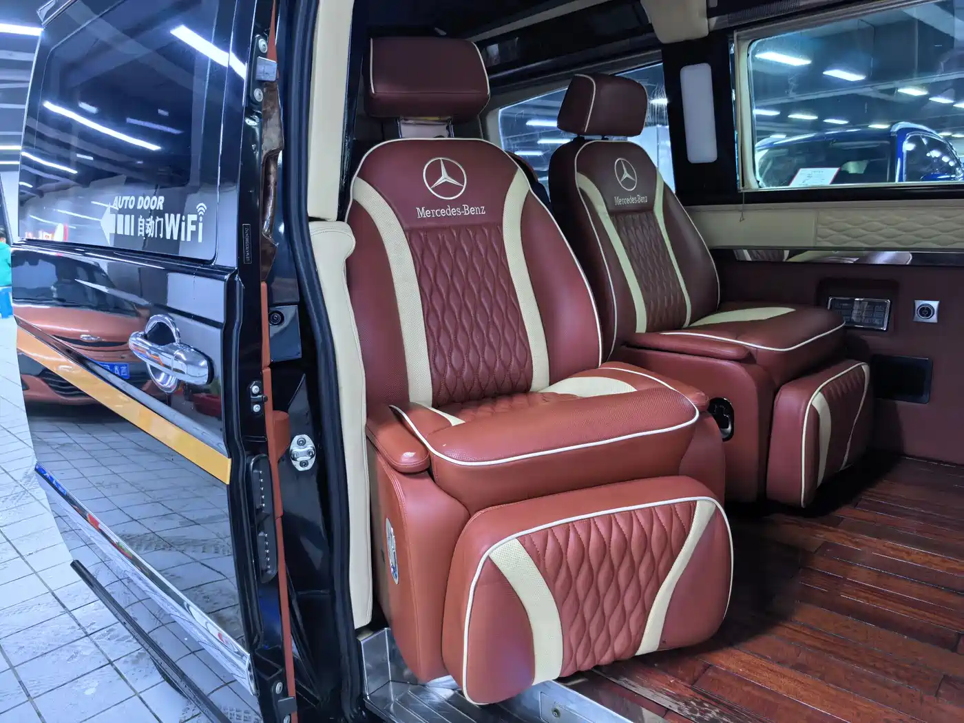 Mercedes-Benz Vito 2013 Model 3.0L Elite Edition фото 6
