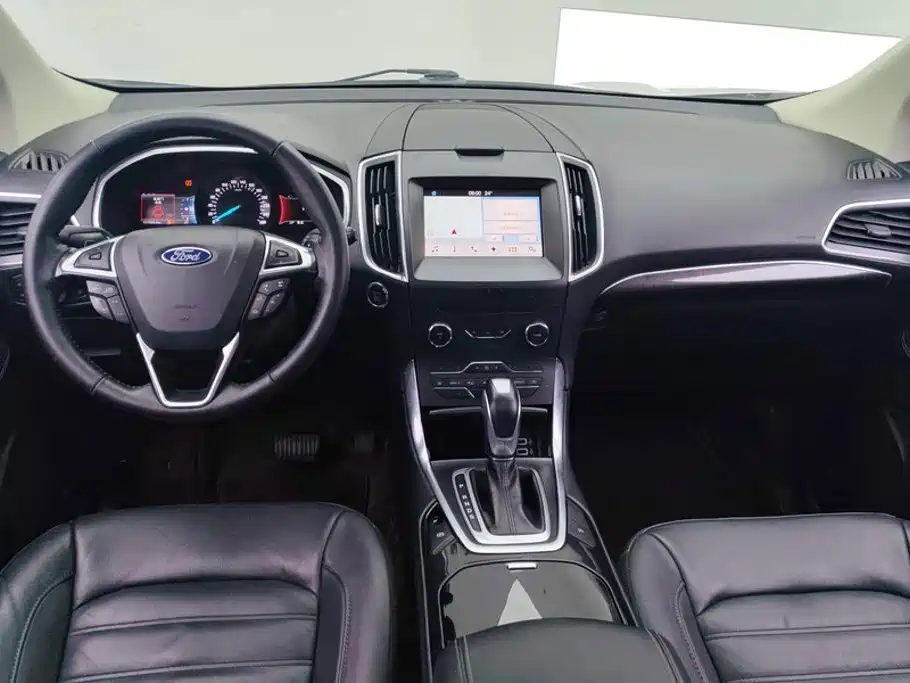 Фото 12 - Ford Edge