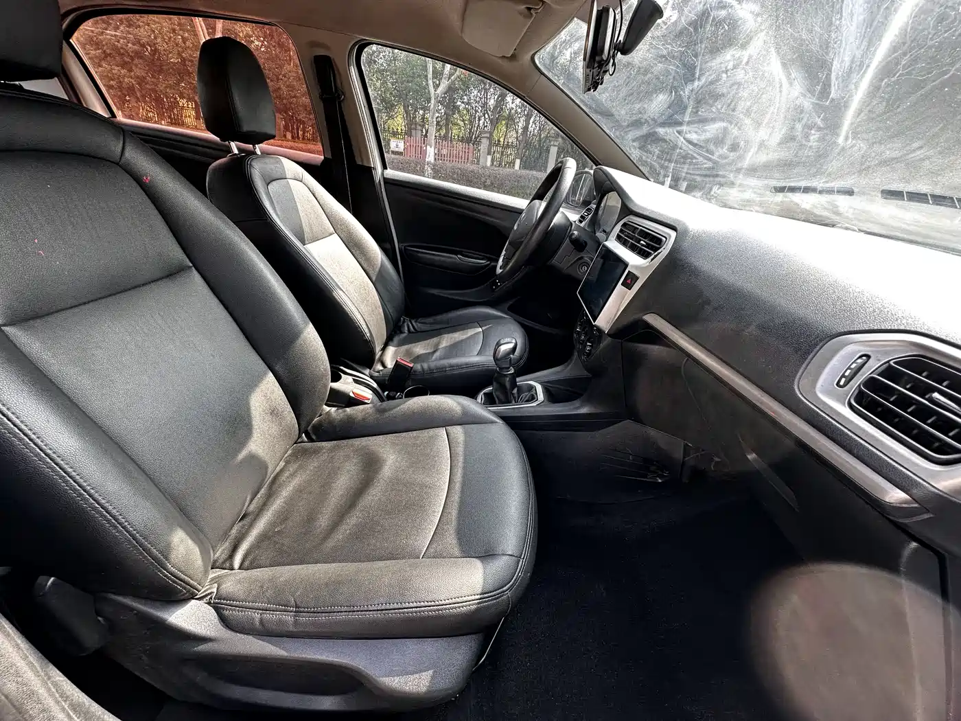 Peugeot 301 2016 1.6L Manual Comfort Edition фото 10