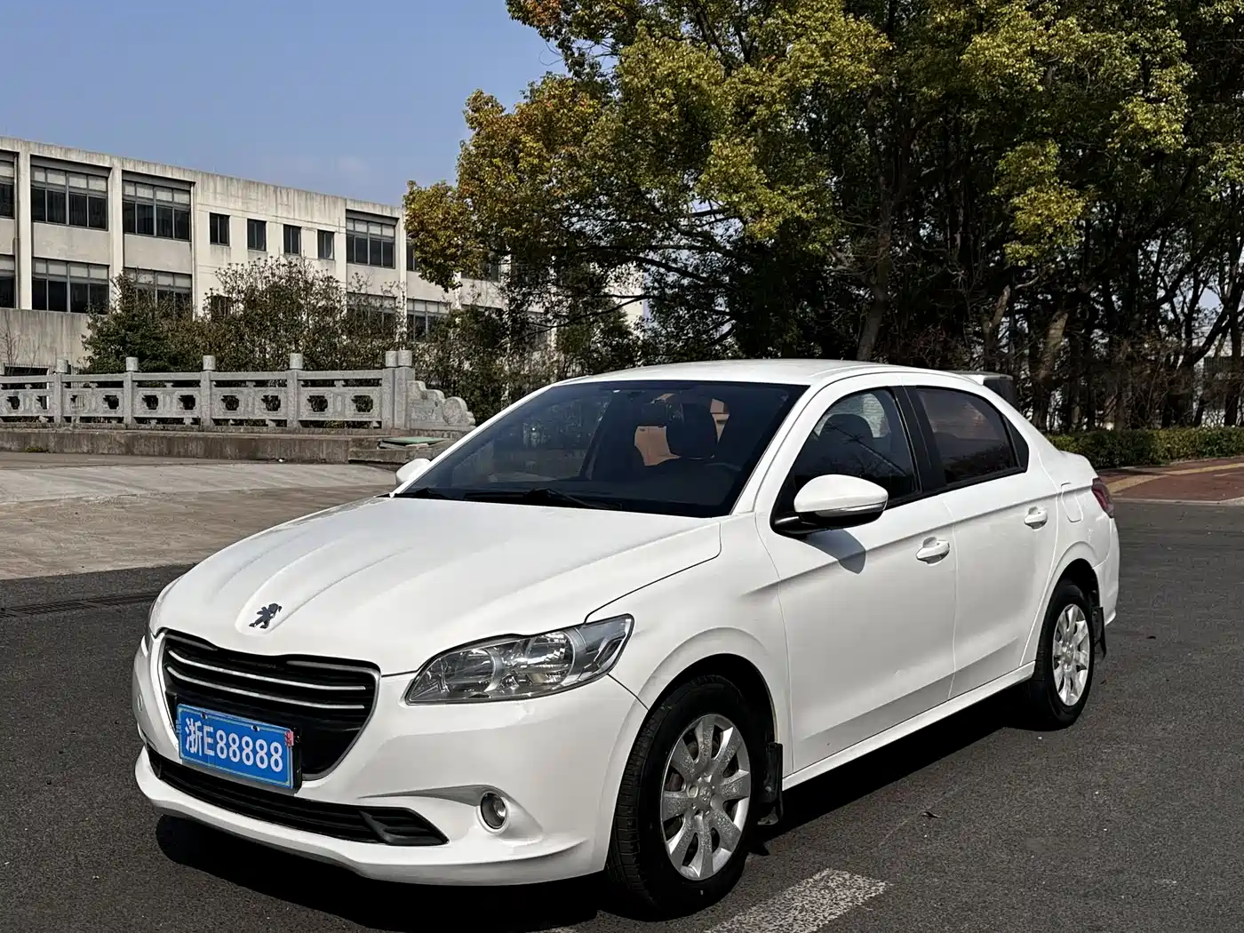 Peugeot 301 2016 1.6L Manual Comfort Edition